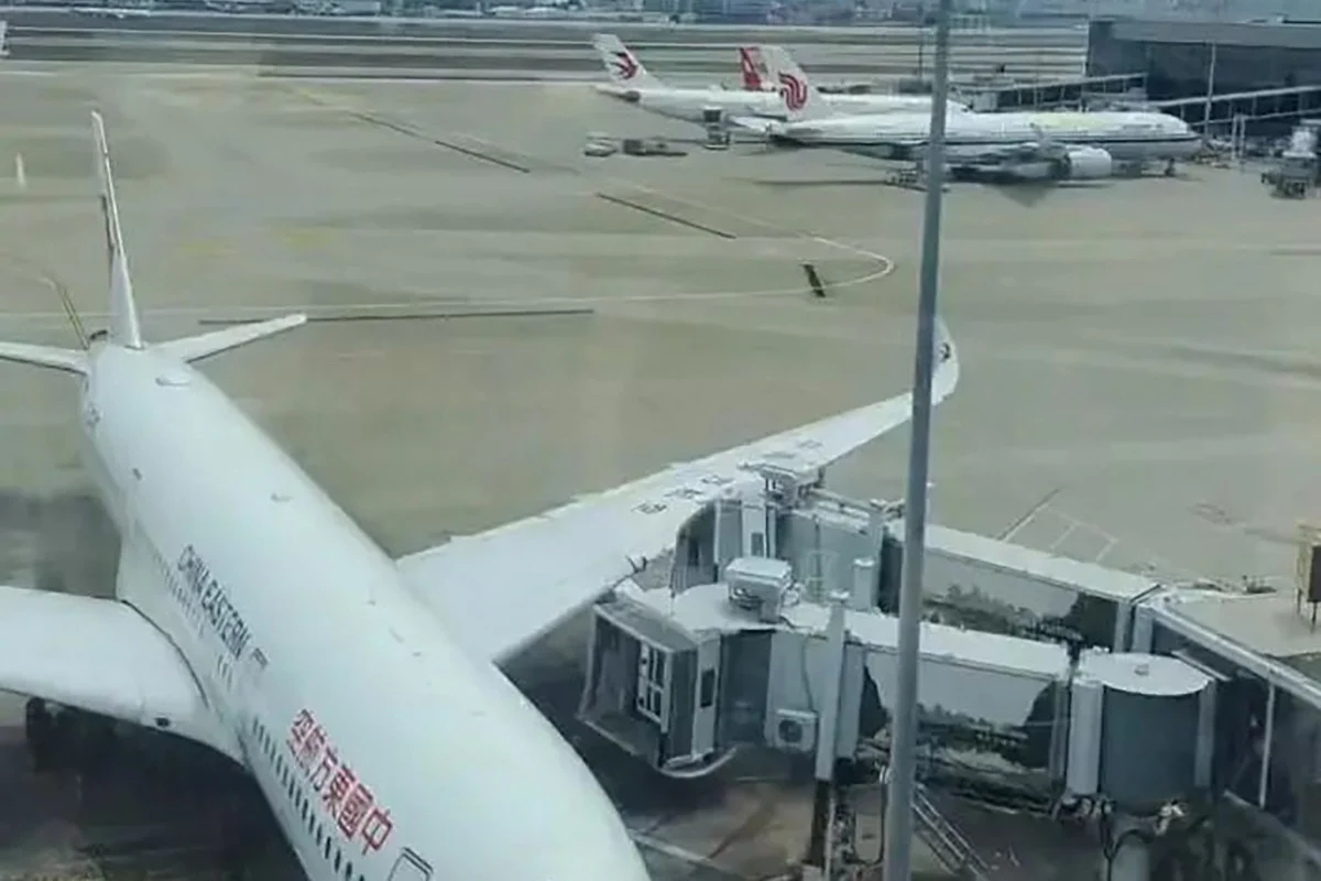 China Eastern Aircraft Hit Passenger Boarding Bridge While Parked 1 Accidents and Incidents Aviation News China Eastern China Eastern Aircraft Hit Passenger Boarding Bridge While Parked