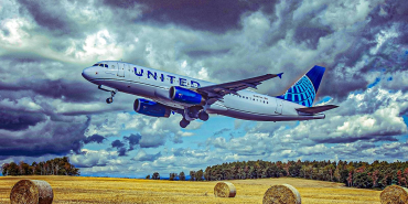 004-united-airlines-airbus-a321-robin-guess-_-shutterstock