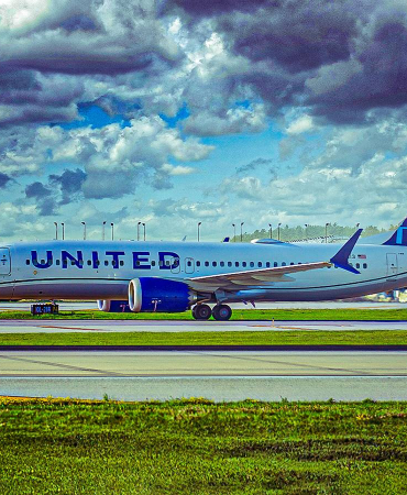 009-united-airlines-boeing-737-max-9-jon-tetzlaff-_-shutterstock