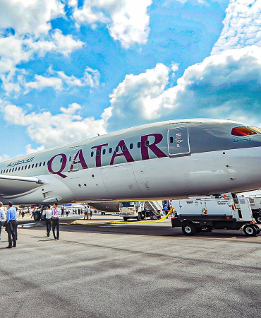 221-qatar-airways-boeing-787-8-jordan-tan-_-shutterstock