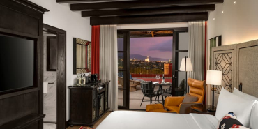 KING-SUITE-NIGHT-VIEW