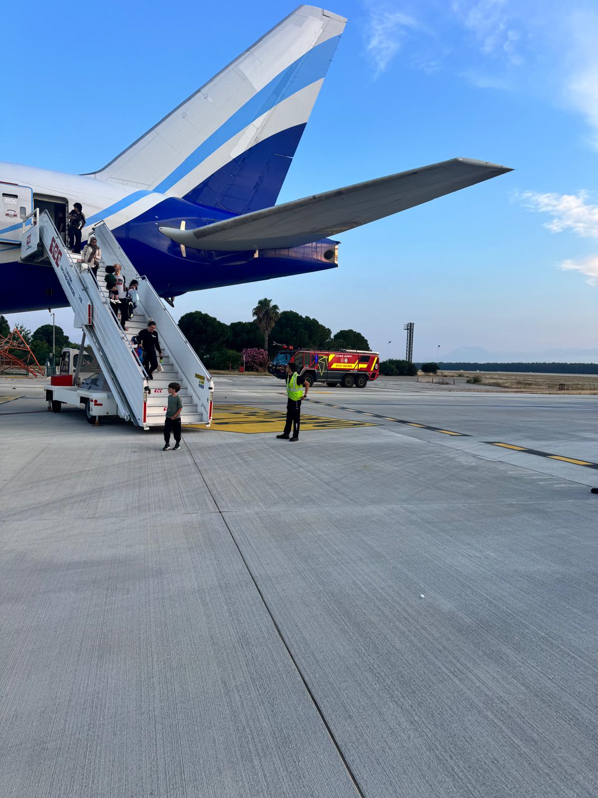 Turkish Airlines’ Boeing 777 operating flight TK2430 from Istanbul to Antalya made contact with a radar antenna pole at Antalya Airport, and passengers were safely evacuated.