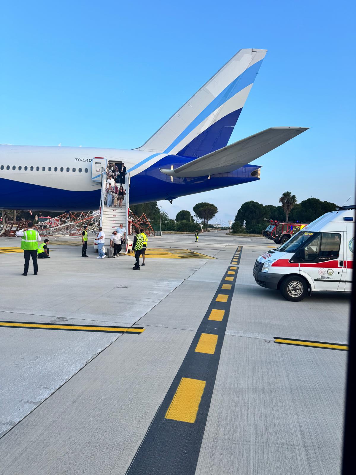 Turkish Airlines’ Boeing 777 operating flight TK2430 from Istanbul to Antalya made contact with a radar antenna pole at Antalya Airport, and passengers were safely evacuated.