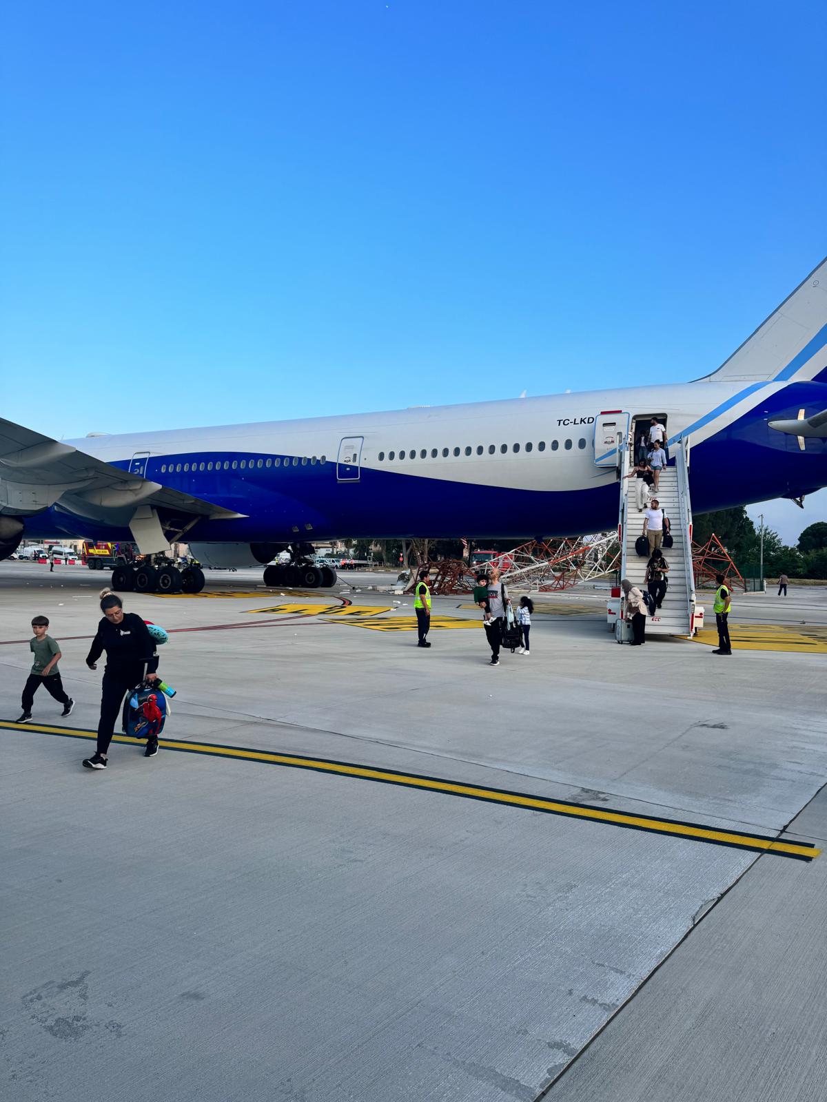 Turkish Airlines’ Boeing 777 operating flight TK2430 from Istanbul to Antalya made contact with a radar antenna pole at Antalya Airport, and passengers were safely evacuated.