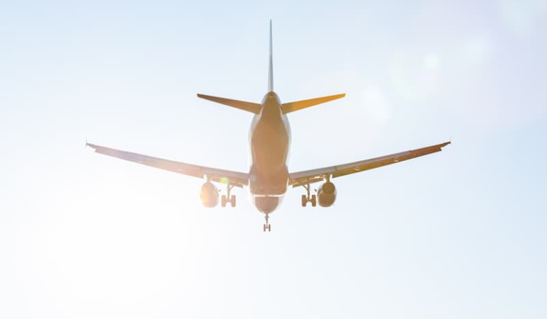 airplane-flying-in-the-sky-low-angle-view-2026-03-25-00-21-39-utc-1