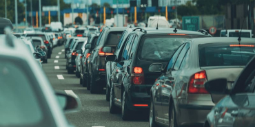 heavy-traffic-on-busy-highway-during-the-day-2026-03-17-19-46-49-utc-1