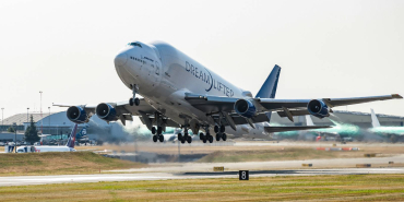 how-many-hours-can-the-boeing-dreamlifter-fly-without-refueling-1