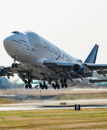 how-many-hours-can-the-boeing-dreamlifter-fly-without-refueling-1