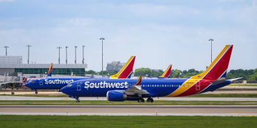 southwest-airlines-aircraft-lined-up-on-the-runway-at-the-dallas-love-field-airport-dal