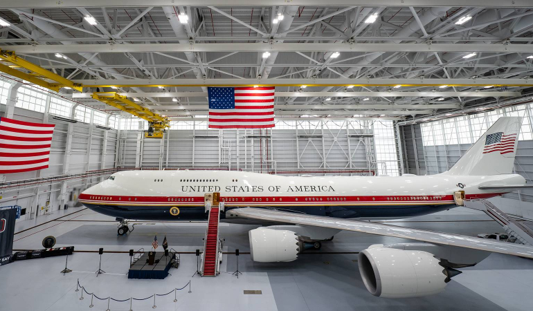 vc-25b-bridge-air-force-one-official-photo
