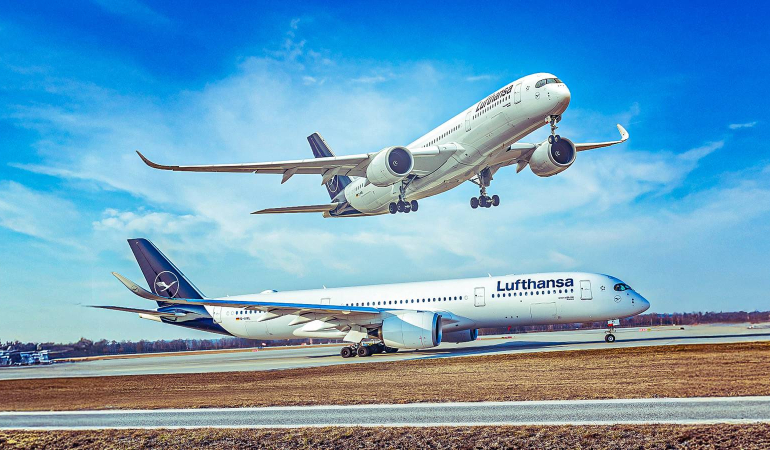 194-lufthansa-airbus-a350-dirk-daniel-mann-insectworld-_-shutterstock