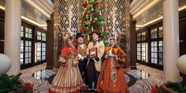 2020-EXP-Christmas-Carolers-087
