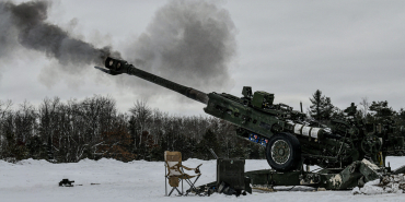 260225_DVIDS_howitzer_firing_9500726-scaled-e1772032809818