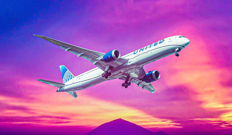 770-united-airlines-boeing-767-400-alexandre-rotenberg-_-shutterstock-1