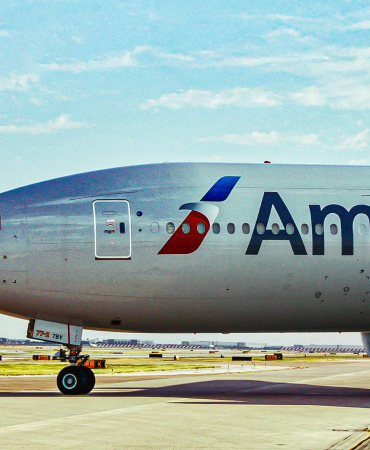 816-american-airlines-boeing-777-200-austin-deppe-_-shutterstock