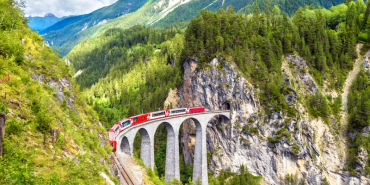 Glacier-Express-on-Landwasser-Viaduct_1619246908-1
