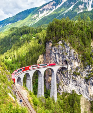 Glacier-Express-on-Landwasser-Viaduct_1619246908-1