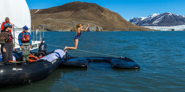 Website_Screen-Family-Travel-kid-polar-plunge-Svalbard