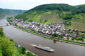 a-tour-boat-on-the-rhine-2026-03-11-00-56-14-utc-1