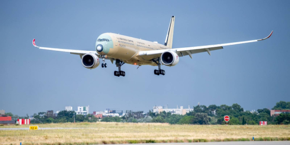 a350-1000ulr-msn707-qantas-first-flight-landing_ai-pho-0383-08-04_cropped