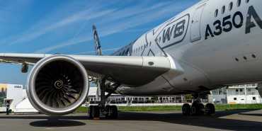 a350-900-with-trent-xwb-84-engine-up-close-1