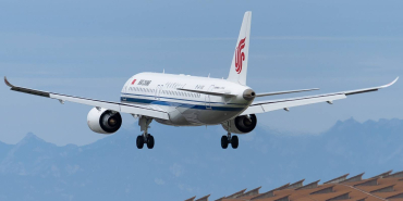 air-china-c919-landing-at-beijing-1