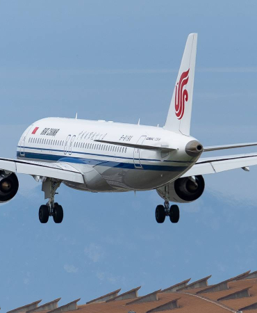 air-china-c919-landing-at-beijing-1