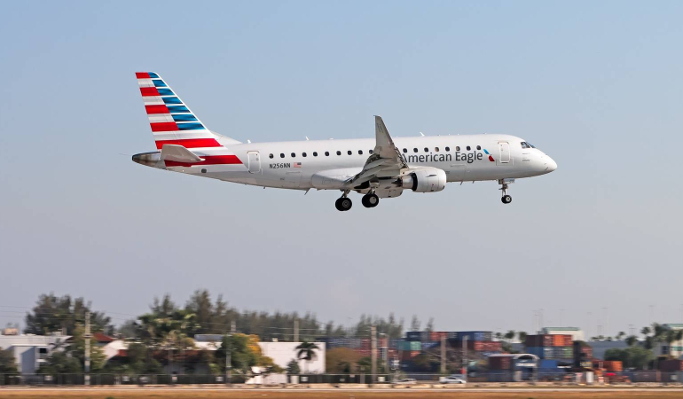 american-airlines-aa-e175-miami
