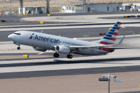 american-airlines-boeing-737-800-takeoff