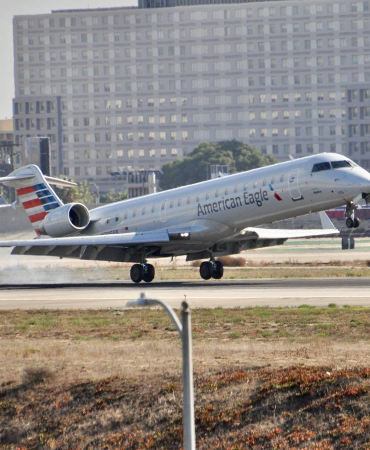 american-airlines-crj700-landing-1