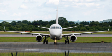 american-airlines-envoy-air-e170-from-front-1
