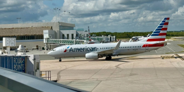 american_airlines_boeing_737-800_n935an_-_01