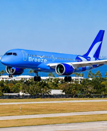 breeze-airways-a220-300-landing-at-tampa