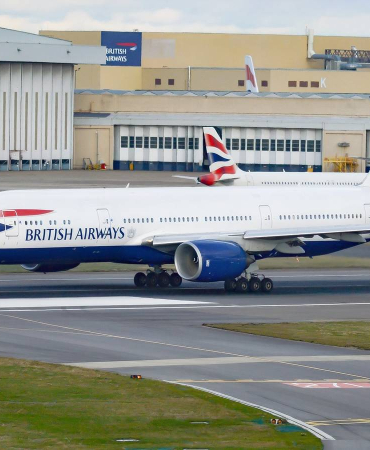 british-airways-boeing-777-200er-at-heathrow