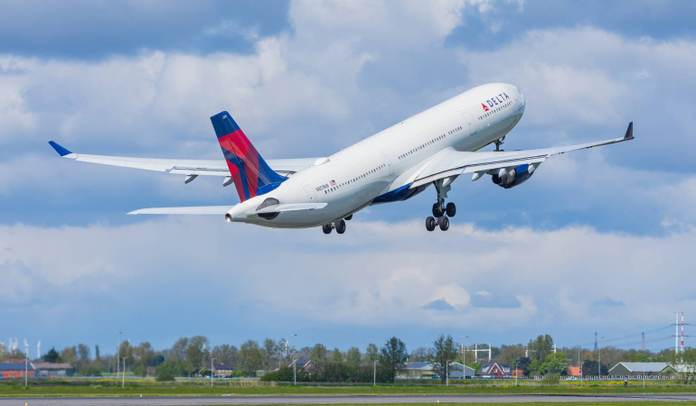 delta-air-lines-airbus-a330-300-taking-off-from-amsterdam-schiphol-airport