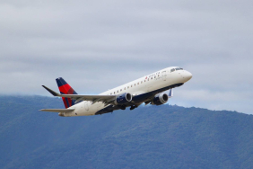 delta-air-lines-e175-takeoff