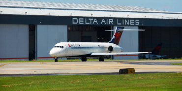 delta_n923at_boeing_717-200_-36379717210