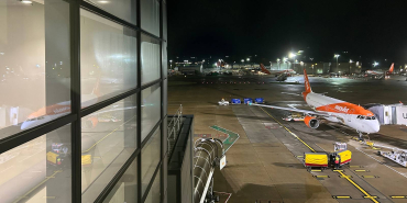 easyjet-plane-at-the-gate-gatwick-airport