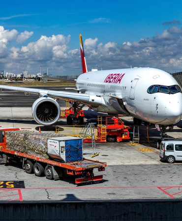 iberia-airbus-a350-900-at-gate