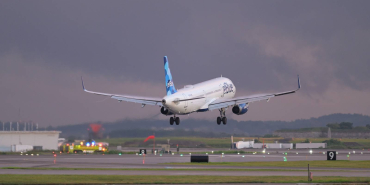 jetblue_airbus_a321_n905jb_landing_at_boston_july_2025