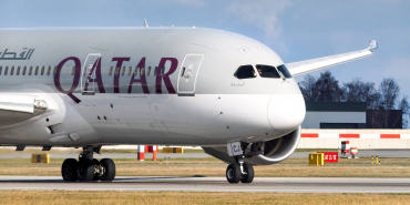 qatar-airways-787-8-on-the-runway1