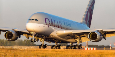 qatar-airways-airbus-a380-touching-down-1