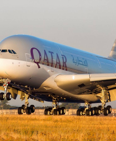 qatar-airways-airbus-a380-touching-down-1