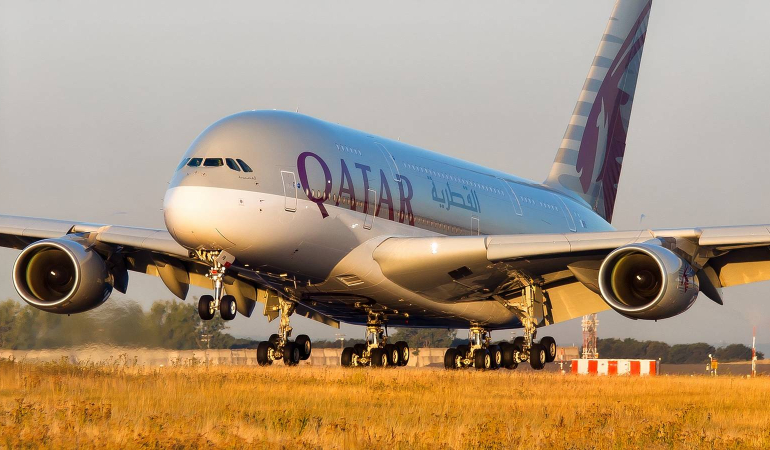 qatar-airways-airbus-a380-touching-down-1