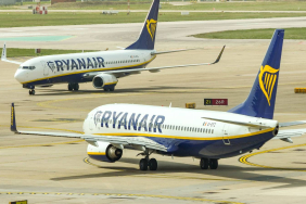 ryanair-airplanes-at-gatwick-airport