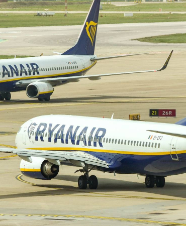 ryanair-airplanes-at-gatwick-airport