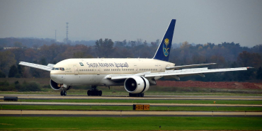 saudia-boeing-777-200-taxiing-at-the-airport