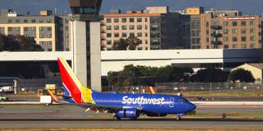 southwest-airlines-boeing-737-700-arriving-at-san-jose-international-airport