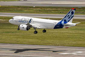 the-airbus-jet-being-squeezed-to-death-between-the-a220-the-a321neo