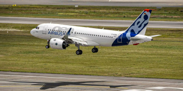 the-airbus-jet-being-squeezed-to-death-between-the-a220-the-a321neo